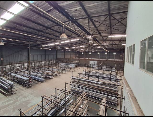 2,400M² WAREHOUSE TO LET IN HERIOTDALE